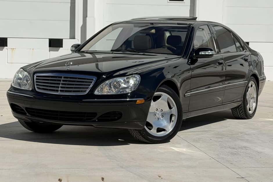 2004 Mercedes-Benz W220 S-Class sold for $21,000