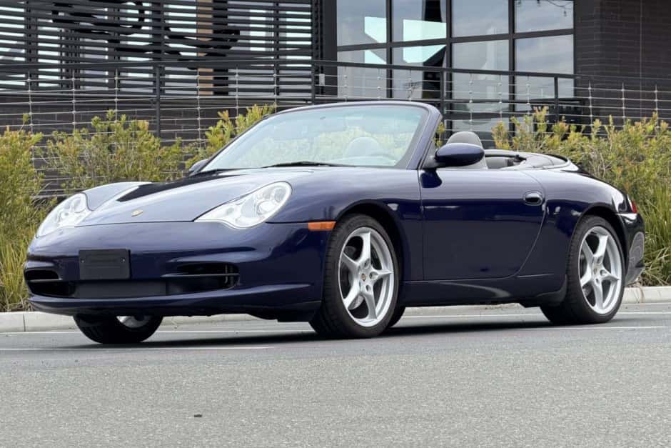 2002 Porsche 996 911 Carrera sold for $29,250