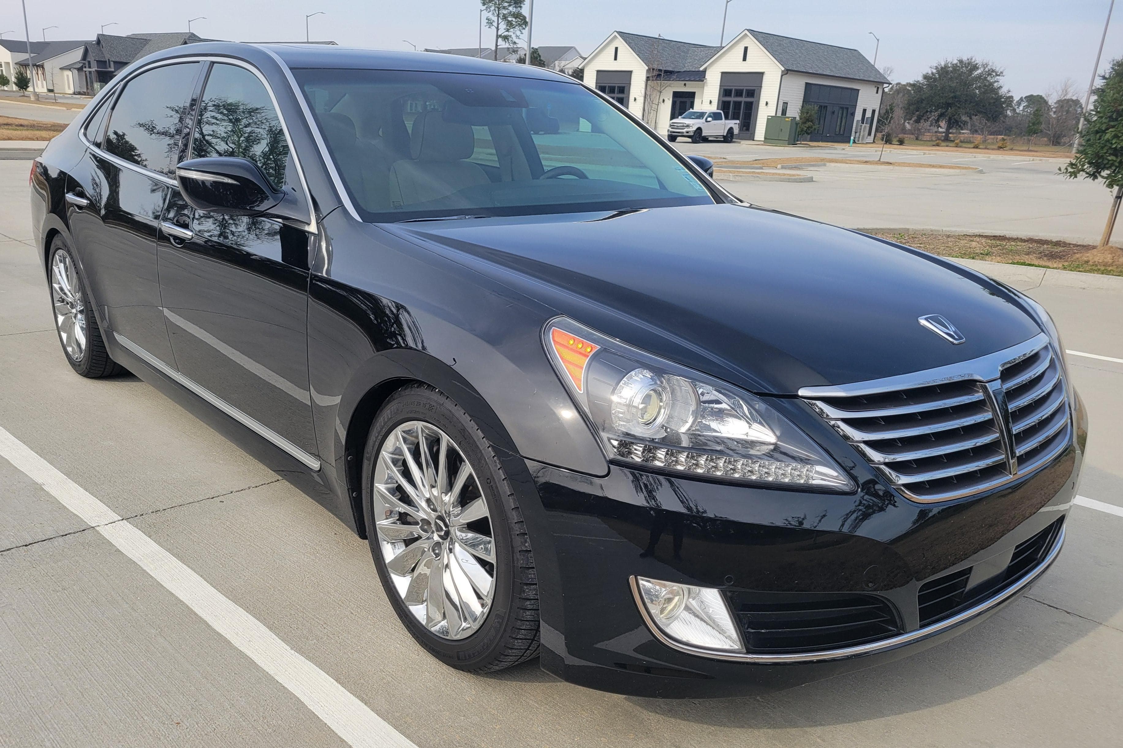 2016 Hyundai Equus sold for $10,200