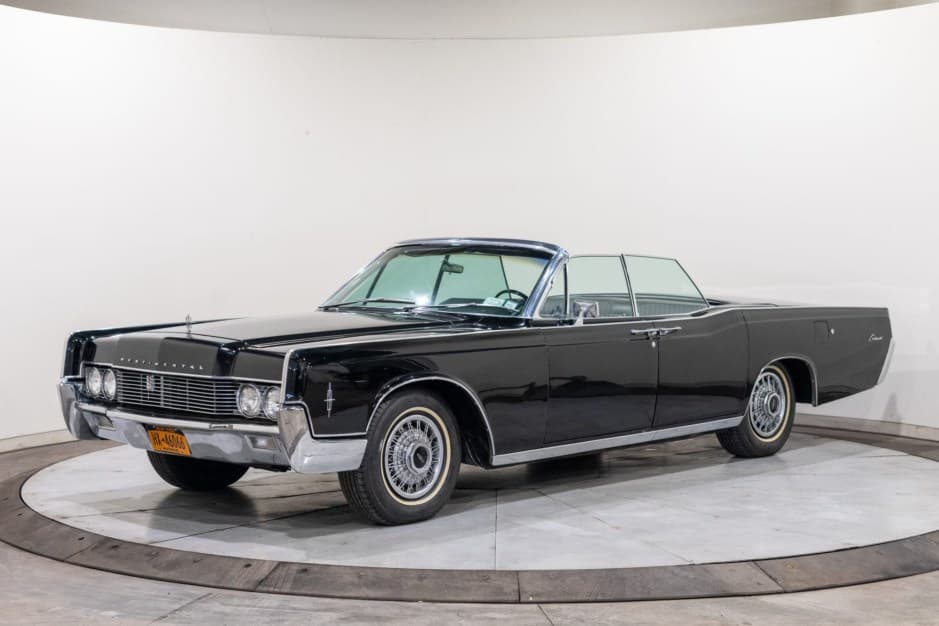 1966 Lincoln Continental (1961-1969) sold for $72,611
