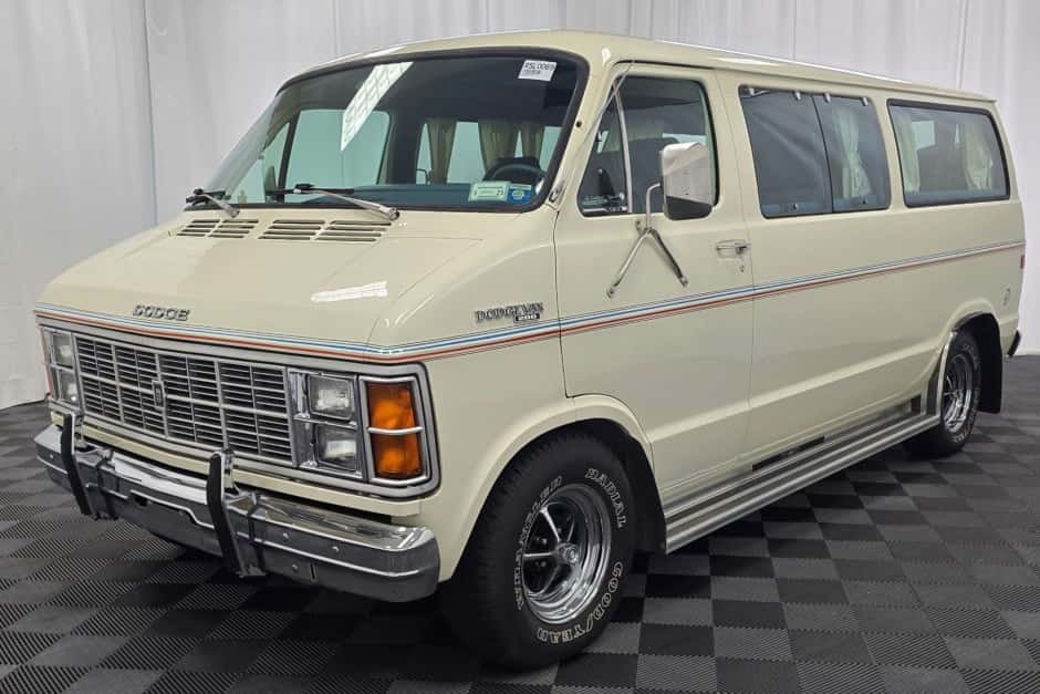 1979 Dodge Tradesman & Sportsman Vans sold for $11,250