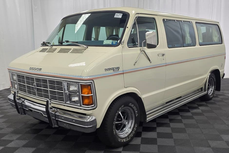 1979 Dodge Tradesman & Sportsman Vans sold for $11,250