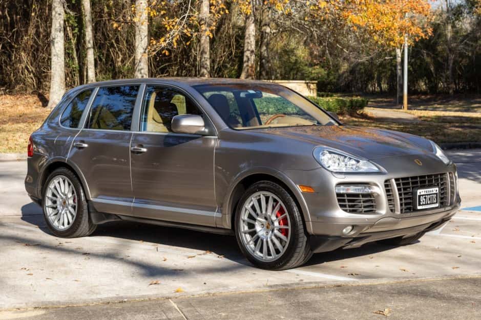 2009 Porsche 955/957 Cayenne (2003-2010) sold for $40,000