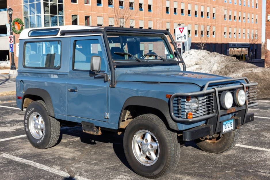 1995 Land Rover Defender 90 NAS sold for $33,000