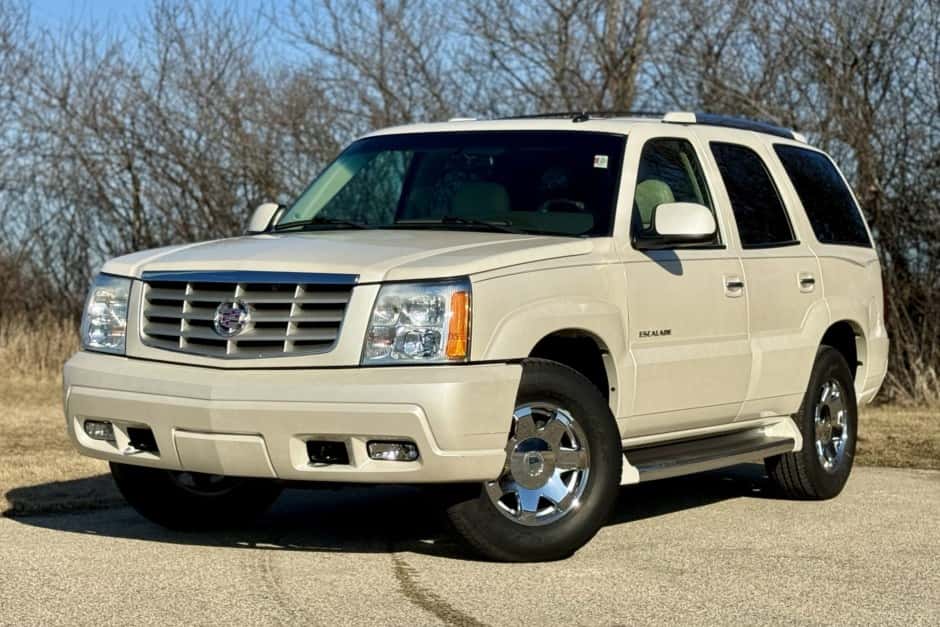 2002 Cadillac Escalade & EXT GMT800 (2002-2006) sold for $13,300