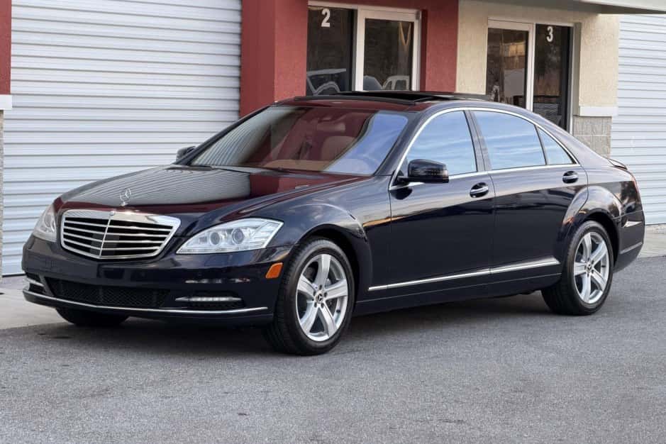 2010 Mercedes-Benz W221 S-Class sold for $12,500