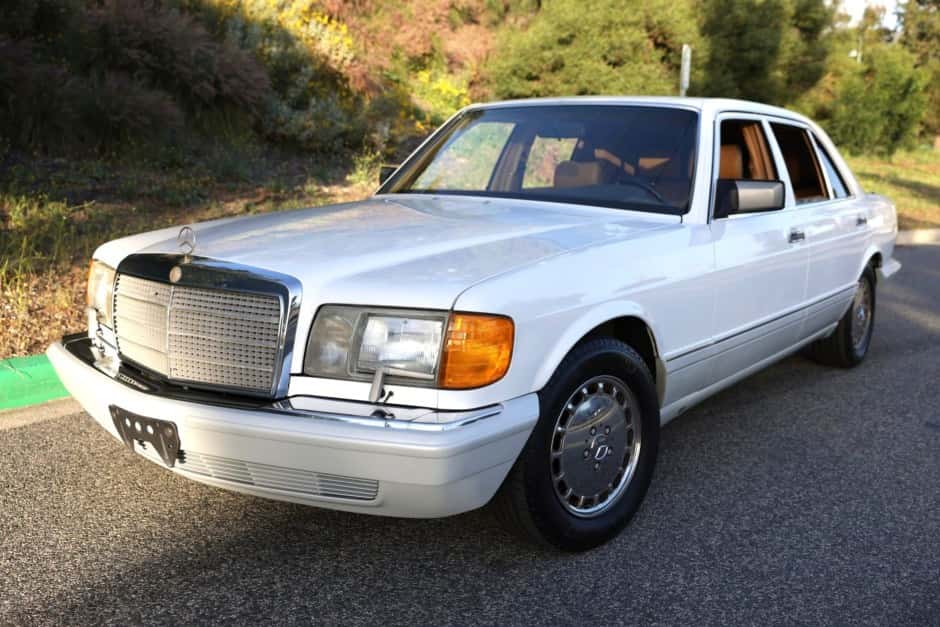 1990 Mercedes-Benz W126 S-Class sold for $9,000