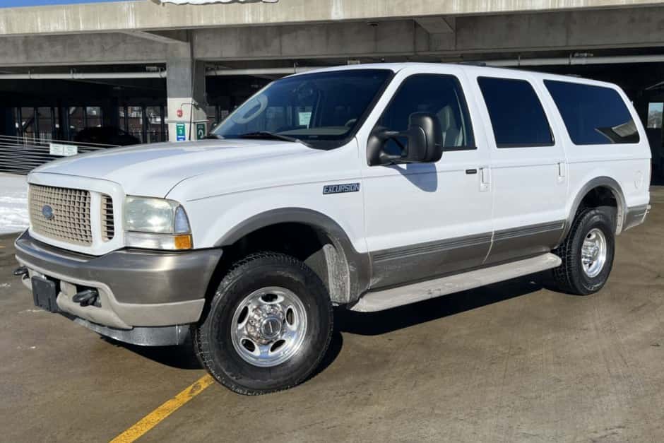 2003 Ford Excursion sold for $11,350