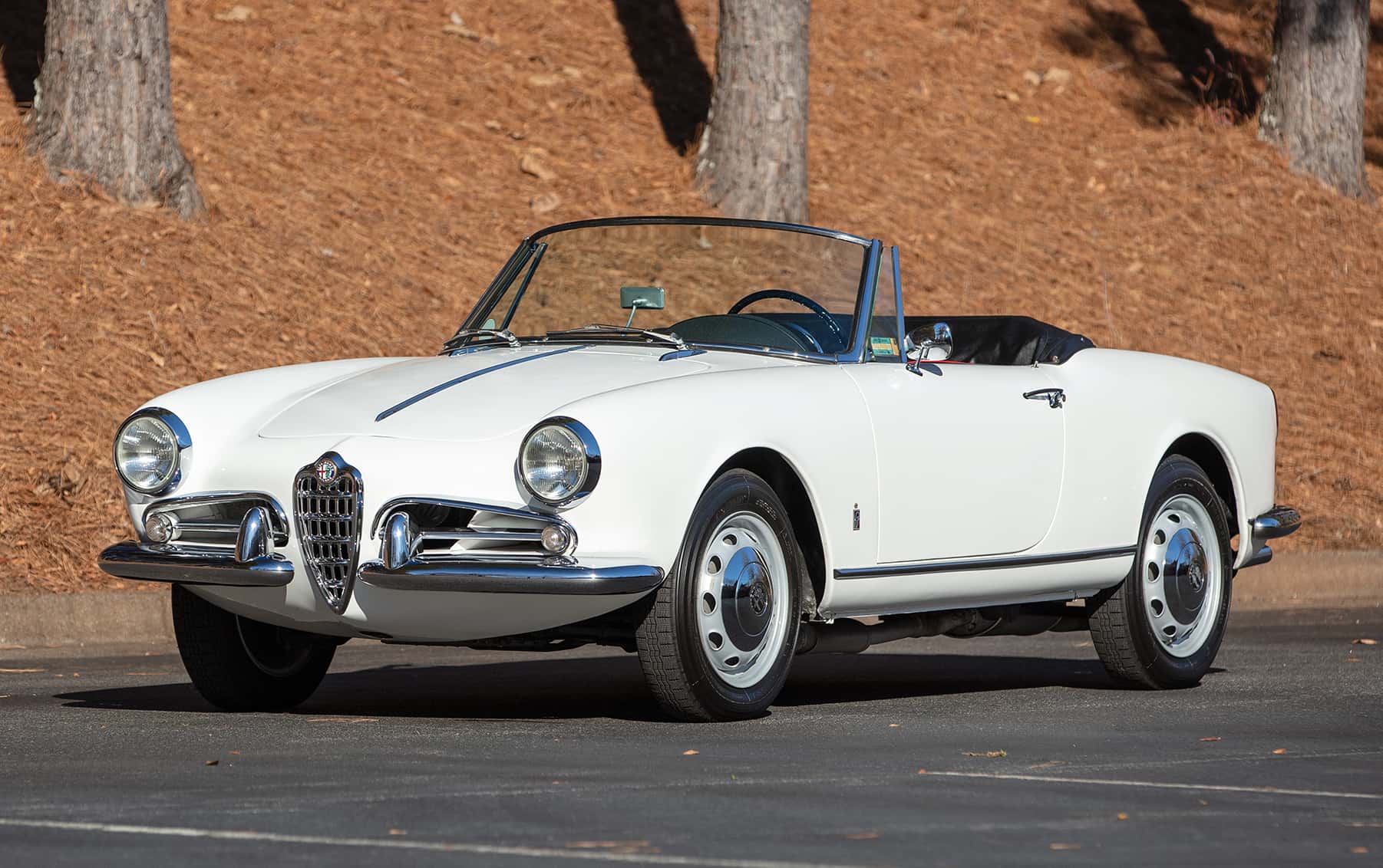 1961 Alfa Romeo Giulietta Spider Veloce sold for $123,200