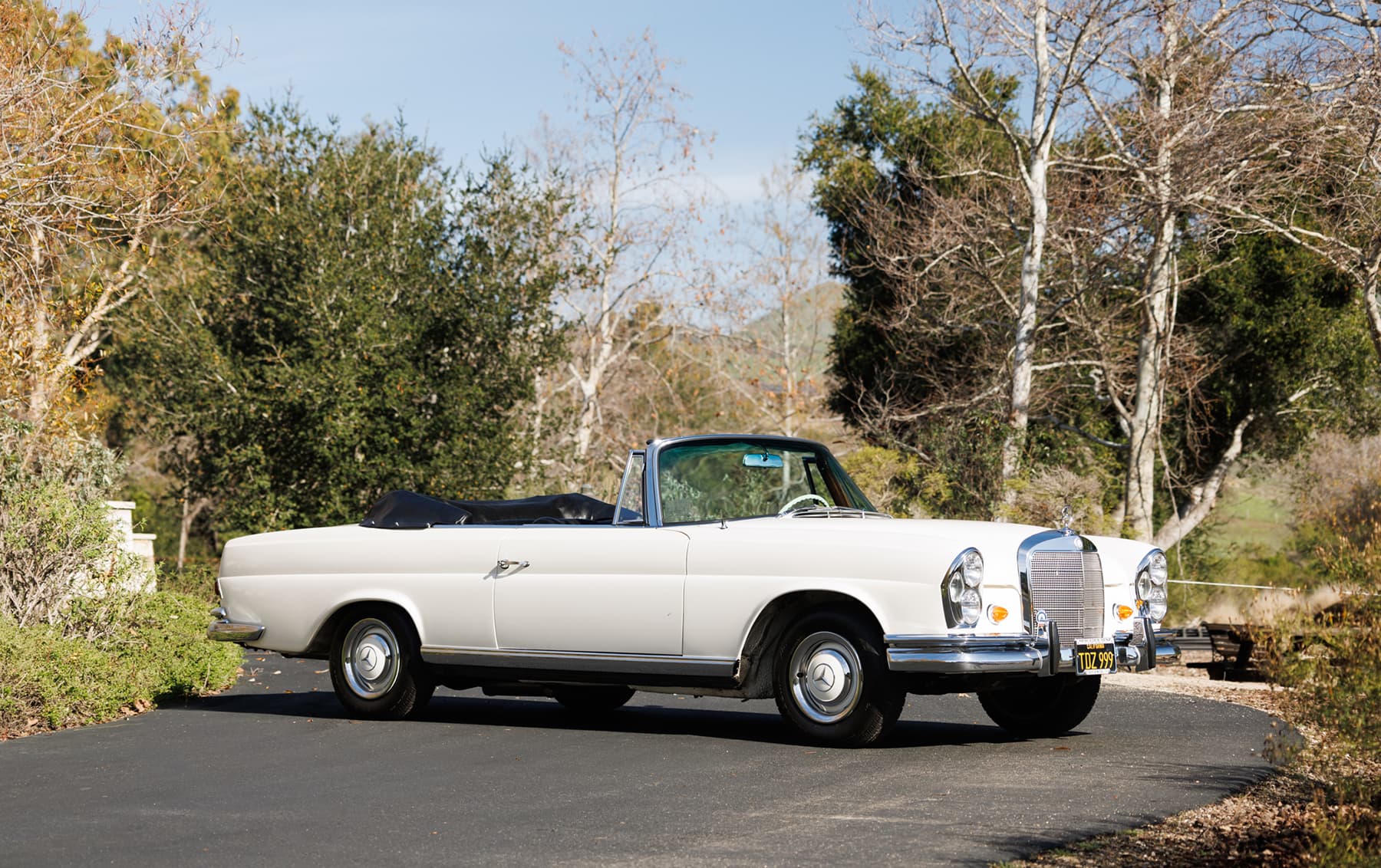 1966 Mercedes-Benz 250 SE Cabriolet sold for $196,000