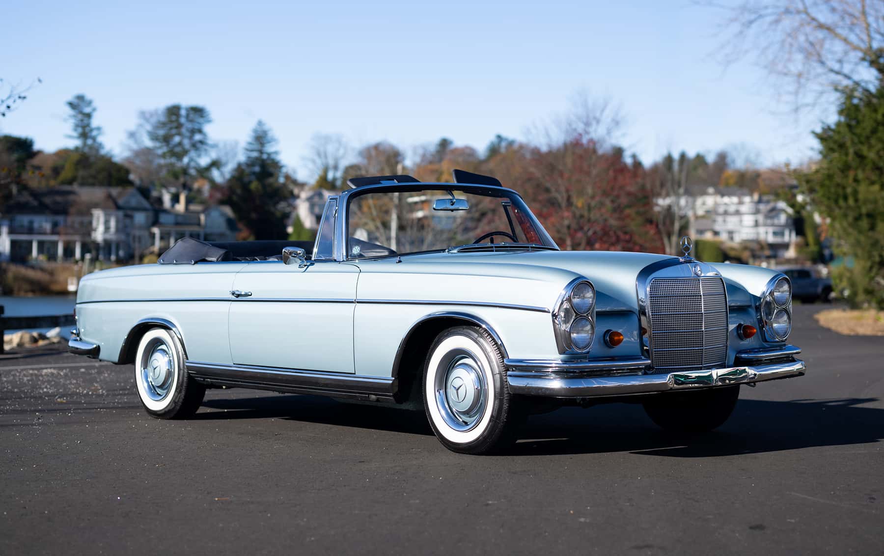 1967 Mercedes-Benz 300 SE Cabriolet sold for $235,200