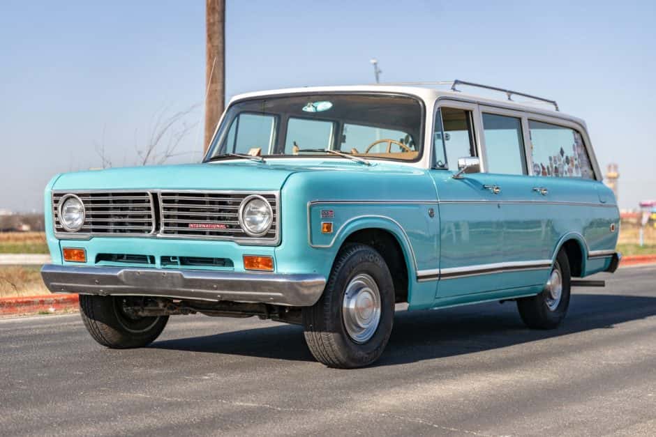 1973 International Harvester Travelall sold for $10,250