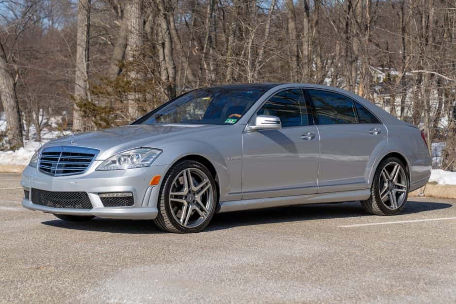 2010 Mercedes-Benz W221 S-Class sold for $36,000