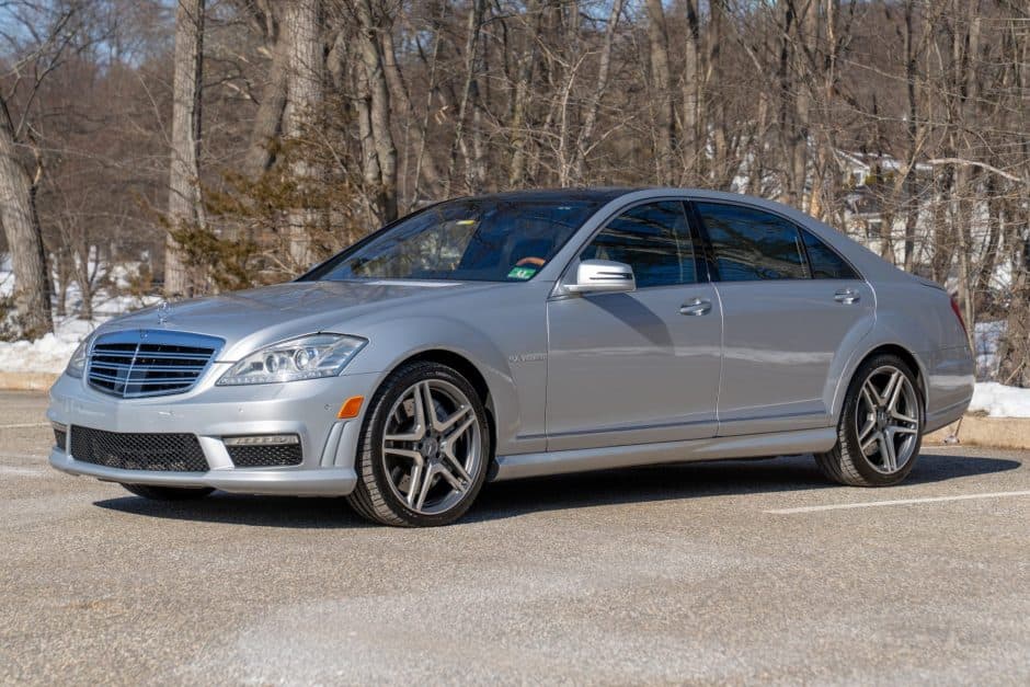 2010 Mercedes-Benz W221 S-Class sold for $36,000