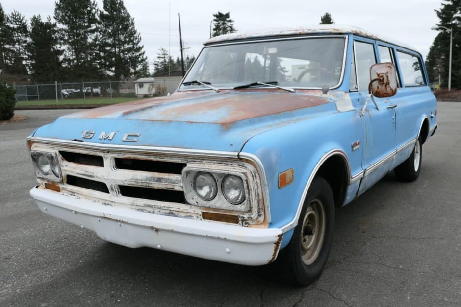 1968 GMC Suburban (1967-1972) sold for $3,400
