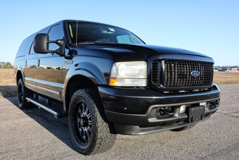 2004 Ford Excursion sold for $33,333