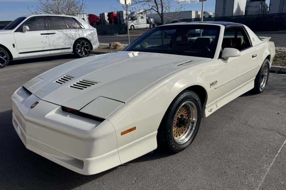 1989 Pontiac Firebird (3rd Generation – 1982-1992) sold for $33,200