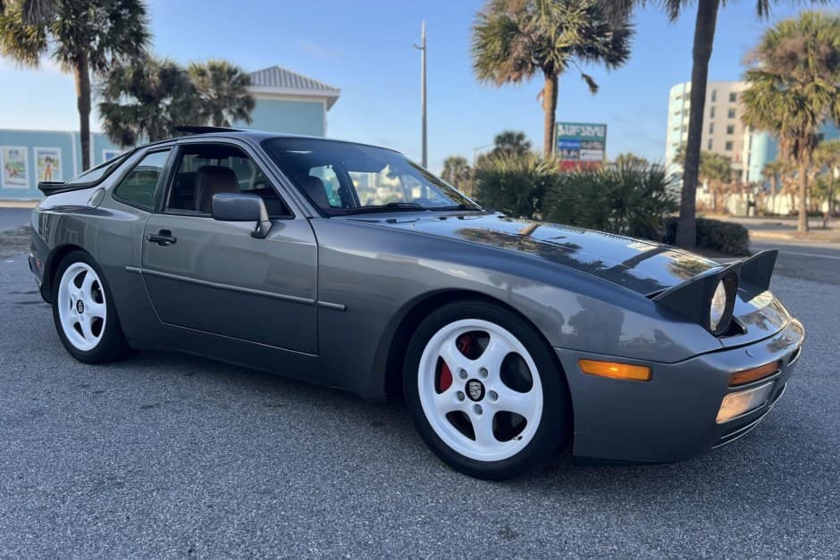 1988 Porsche 944 Turbo sold for $17,550