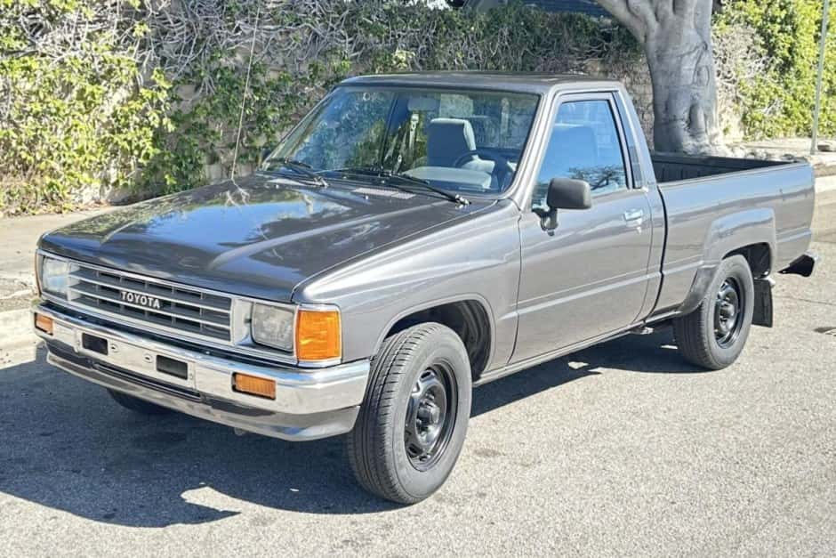 1988 Toyota Pickup (N50/N60/N70 1984-1988) sold for $9,500