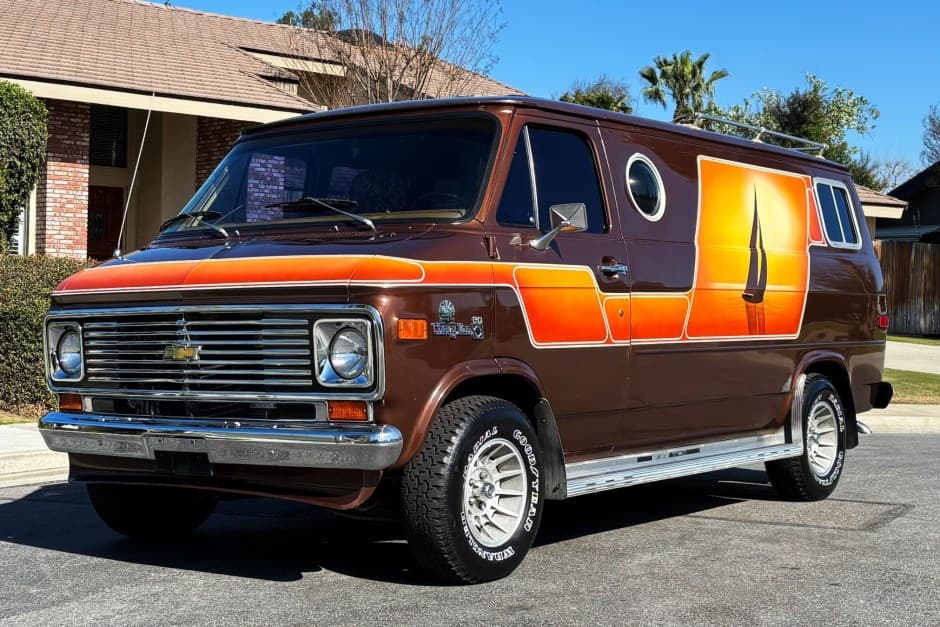 1977 Chevrolet G-Series Van sold for $14,001