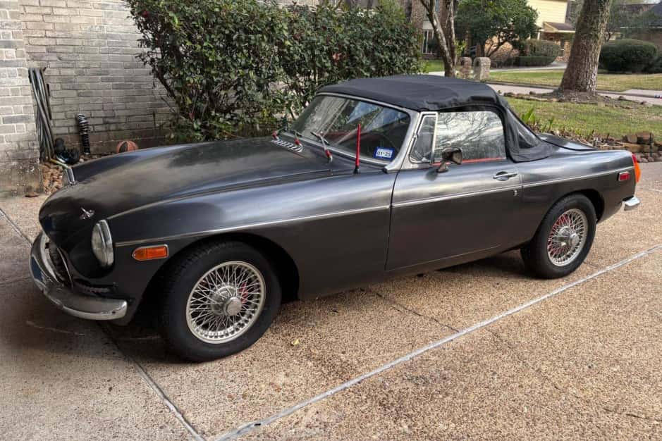 1977 MG MGB sold for $3,600