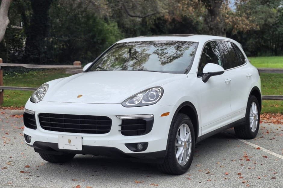 2016 Porsche 958 Cayenne (2011-2018) sold for $15,000