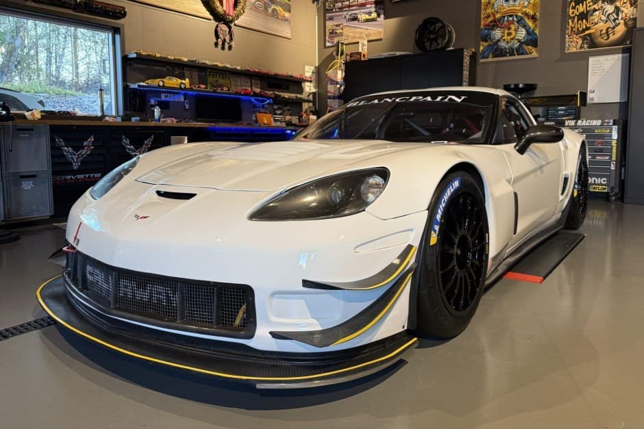 2006 Chevrolet Corvette C6 Race Car sold for $100,000