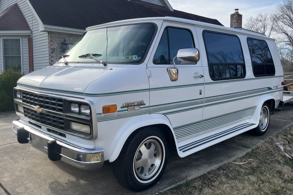 1995 Chevrolet G-Series Van sold for $15,750