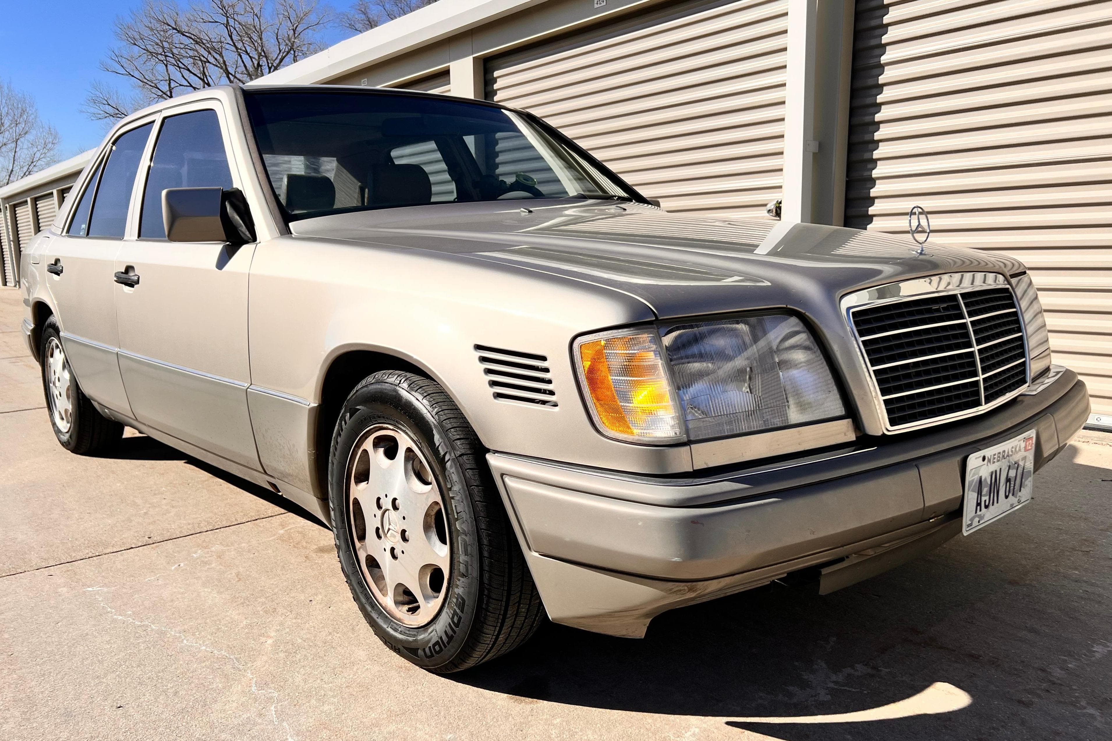 1995 Mercedes-Benz E-Class sold for $8,250