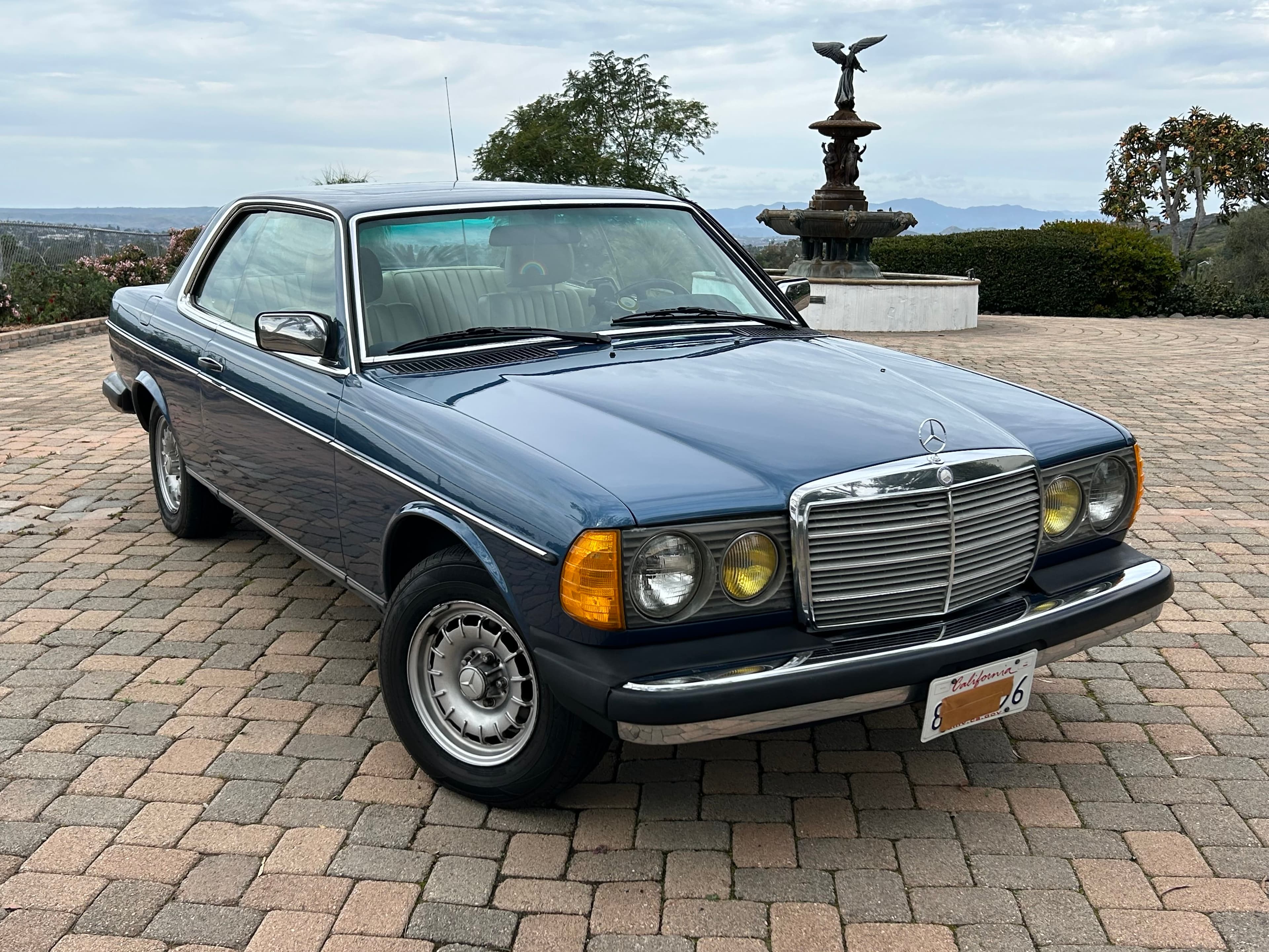 1984 Mercedes-Benz 300CD sold for $10,200