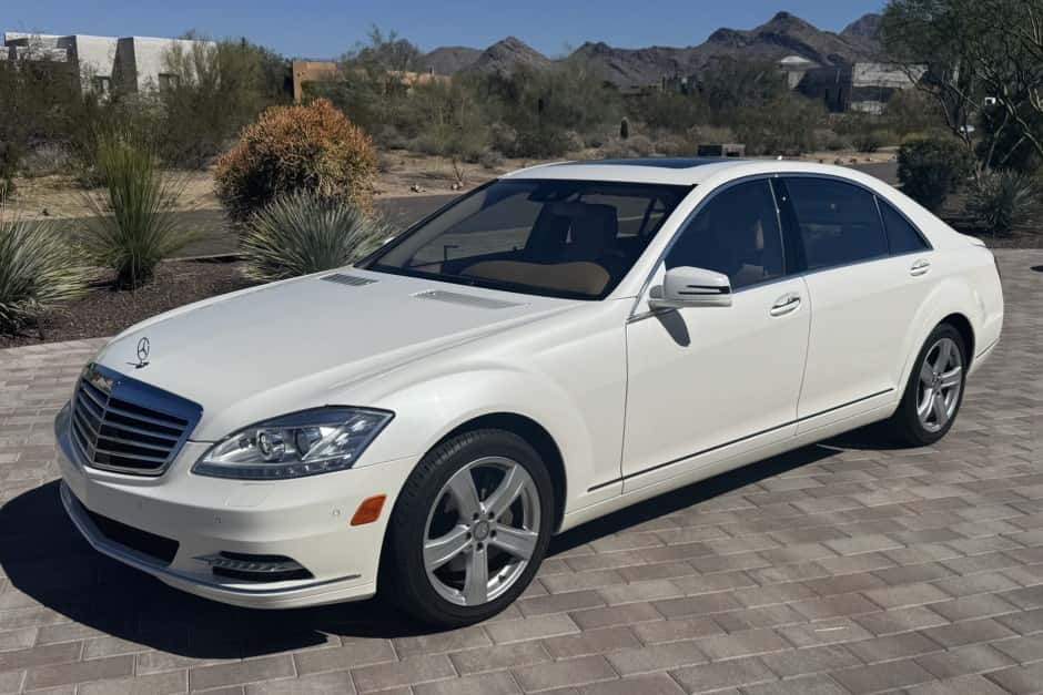 2011 Mercedes-Benz W221 S-Class sold for $15,000