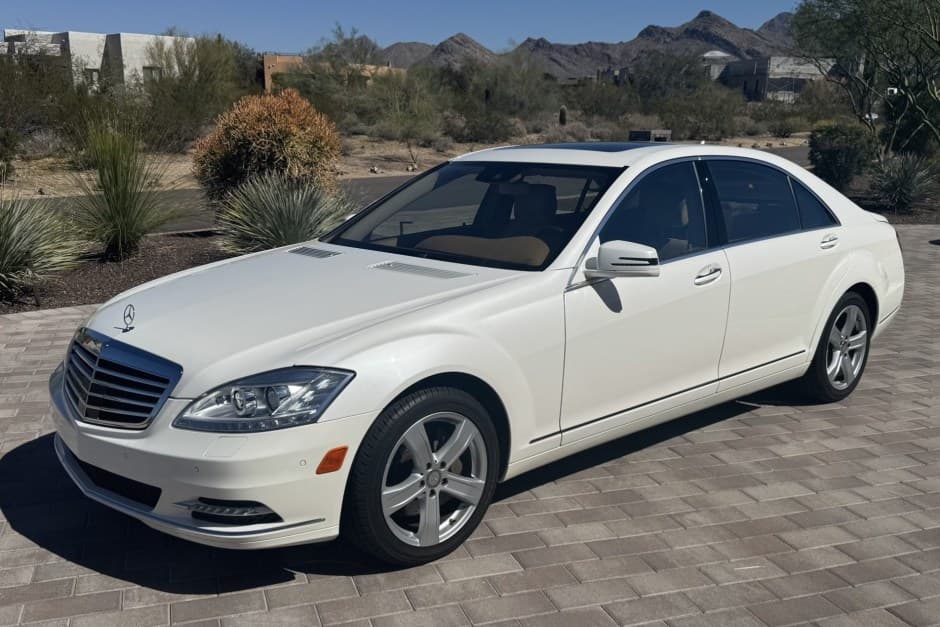 2011 Mercedes-Benz W221 S-Class sold for $15,000