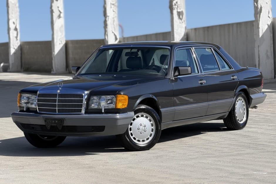 1989 Mercedes-Benz W126 S-Class sold for $8,100
