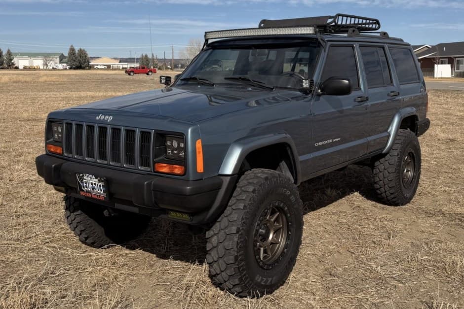 1999 Jeep XJ Cherokee sold for $7,600