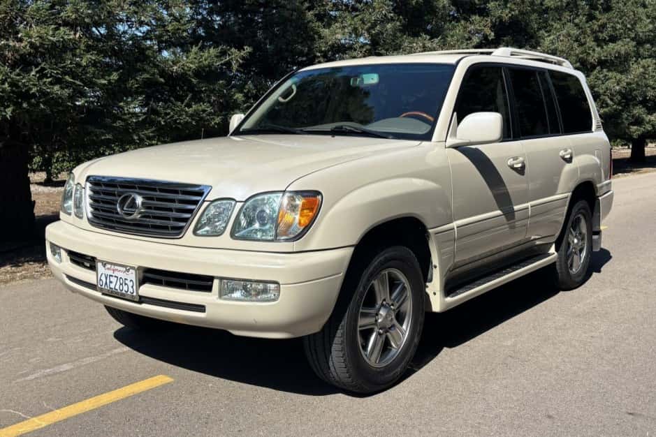 2007 Lexus LX470 sold for $38,750
