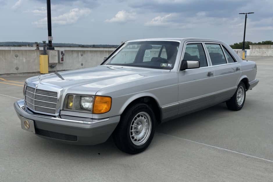 1985 Mercedes-Benz W126 S-Class sold for $18,000