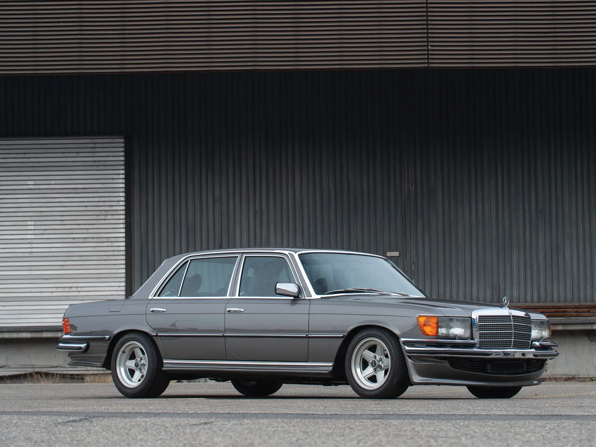 1975 Mercedes-Benz 450 SEL 6.9 AMG sold for €43,125