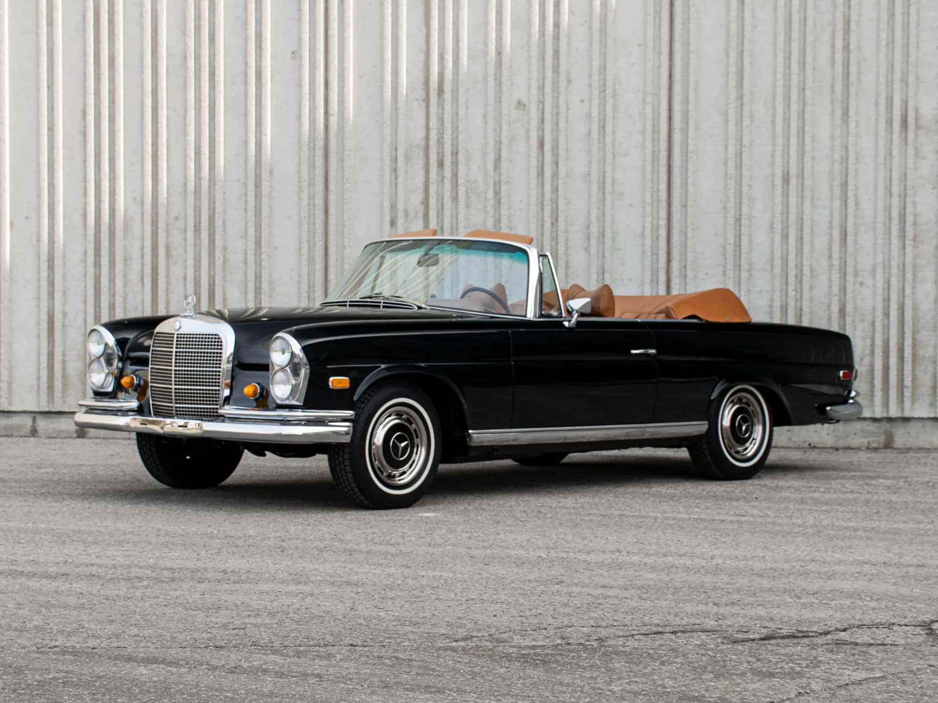 1968 Mercedes-Benz 280 SE Cabriolet sold for $173,600