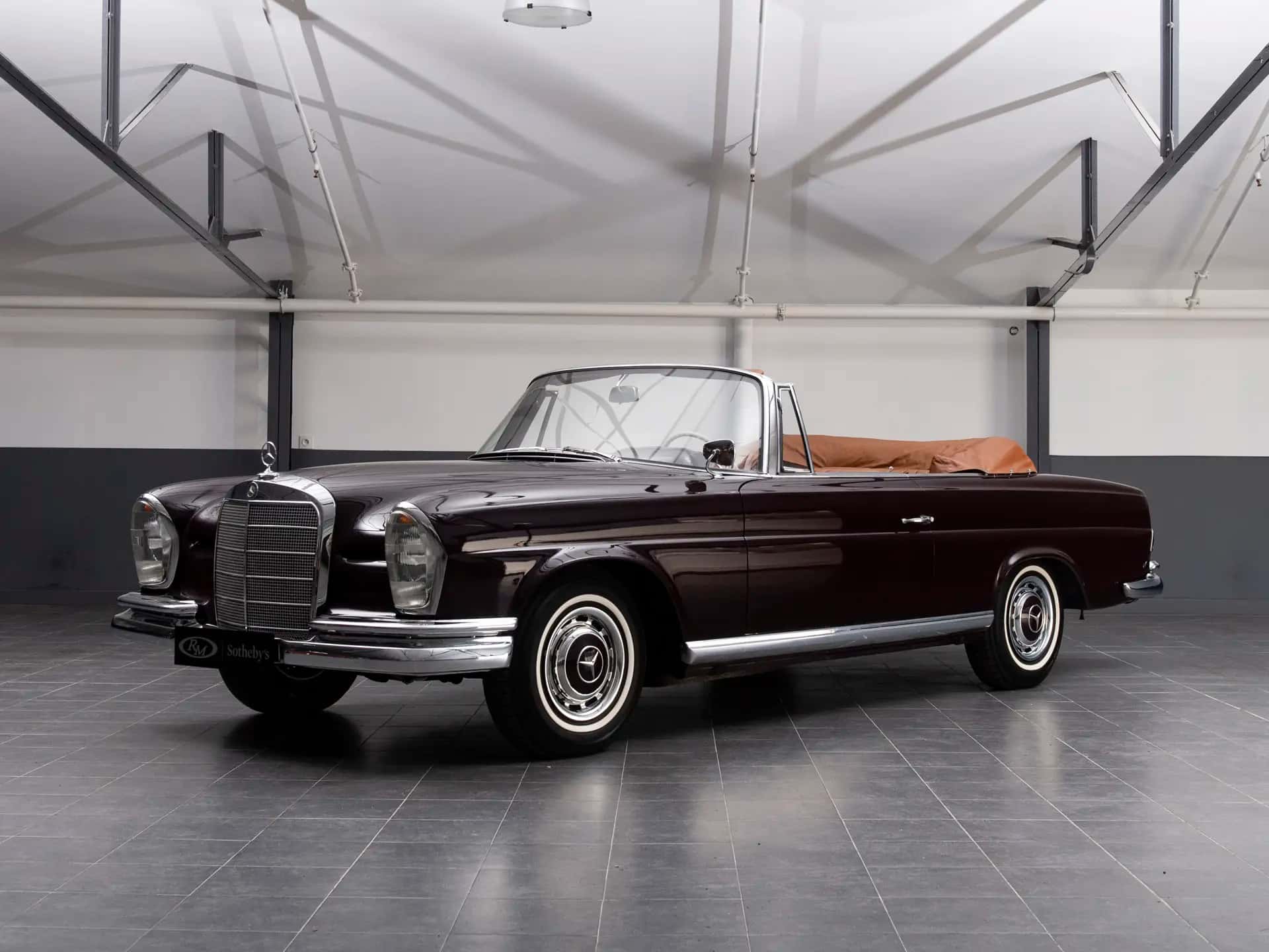 1963 Mercedes-Benz 220 SEb Cabriolet sold for €189,750