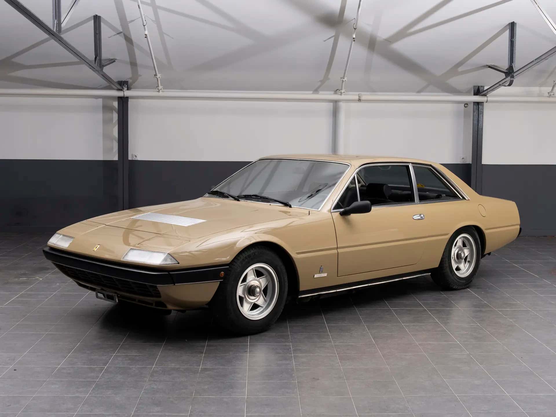 1976 Ferrari 365 GT4 2+2 sold for €74,750