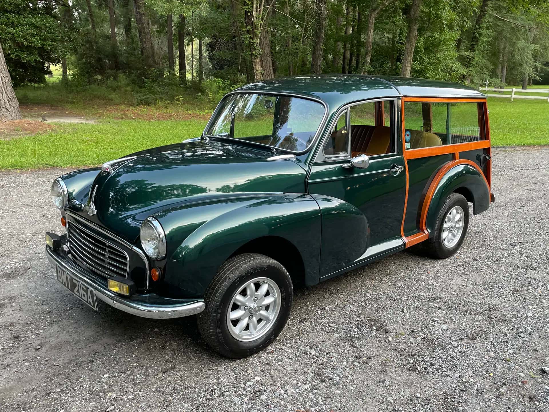 1961 Morris Minor 1000 Traveller sold for $14,575