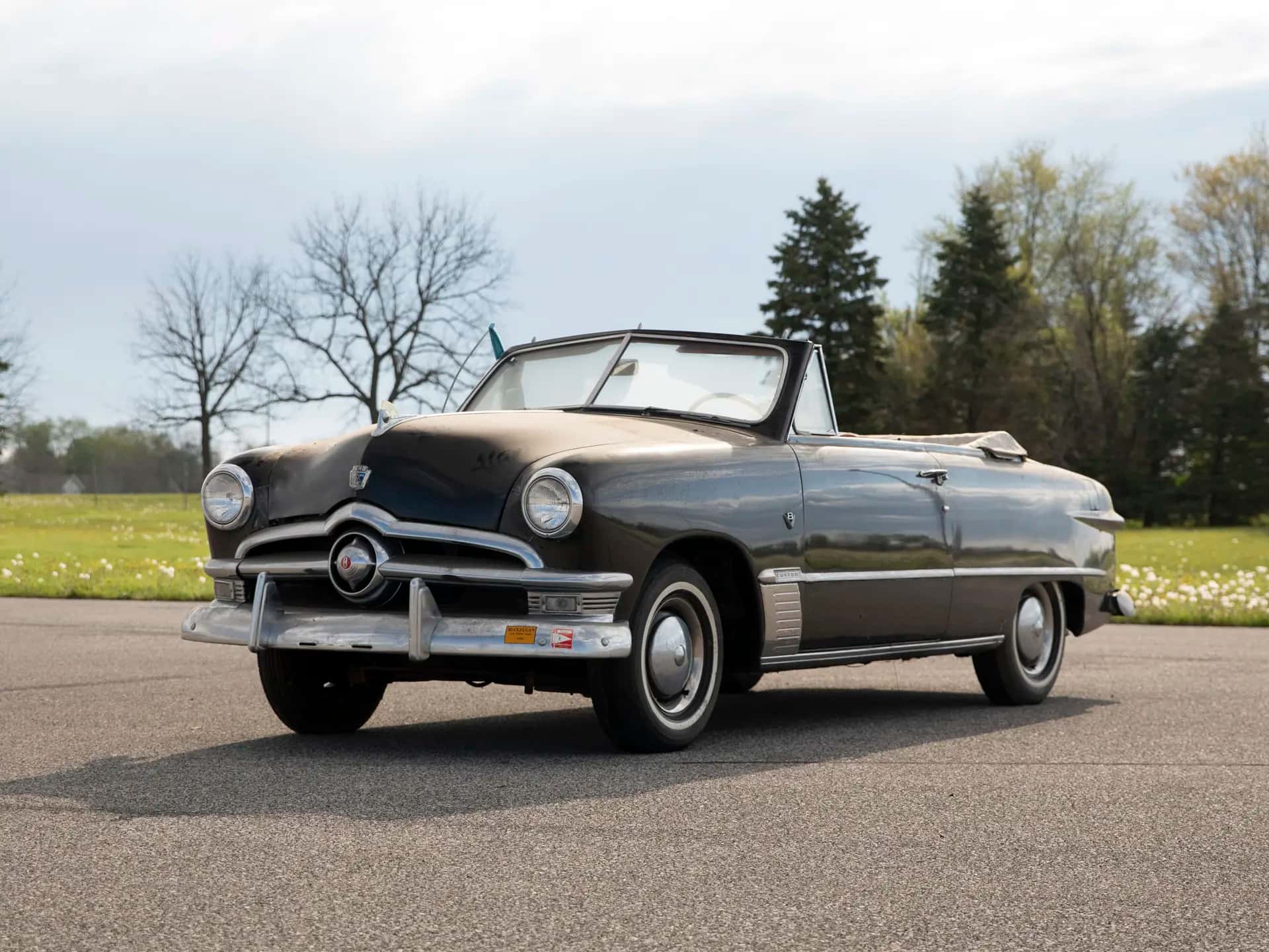 1950 Ford V-8 Custom DeLuxe Convertible sold for $8,250