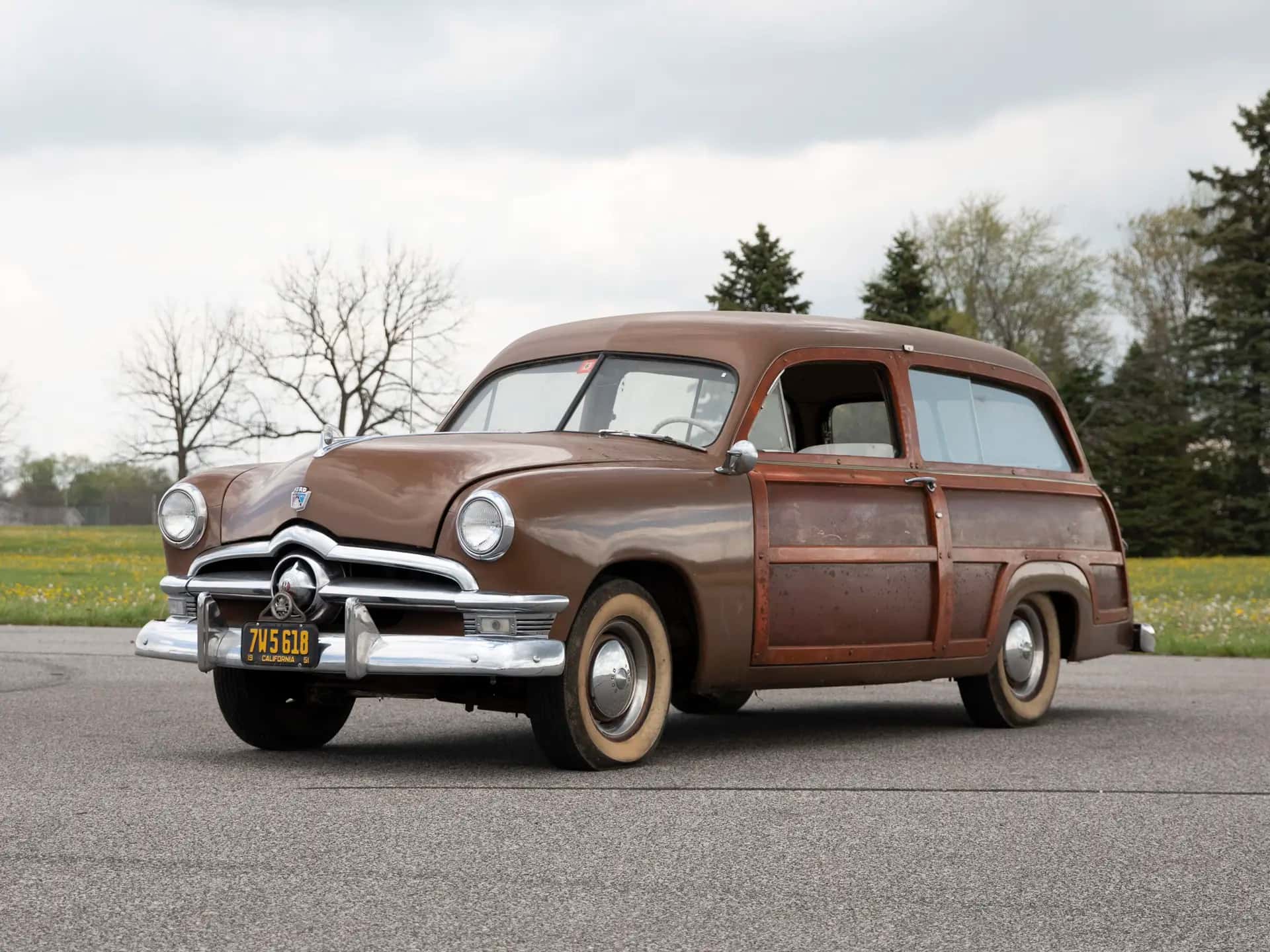 1950 Ford V-8 Custom DeLuxe Country Squire sold for $17,600