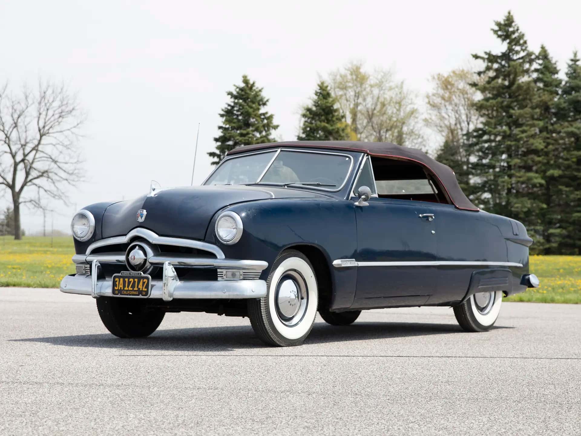1950 Ford V-8 Custom DeLuxe Convertible sold for $18,700