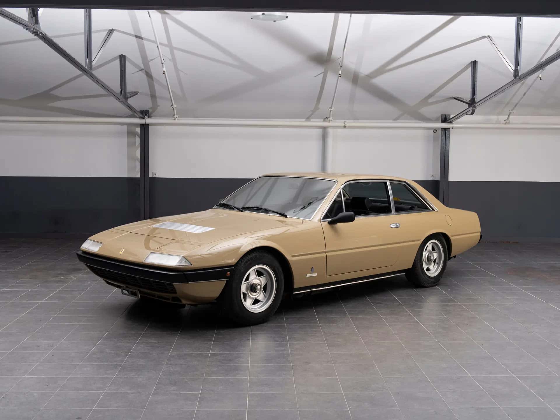 1976 Ferrari 365 GT4 2+2 sold for €69,000
