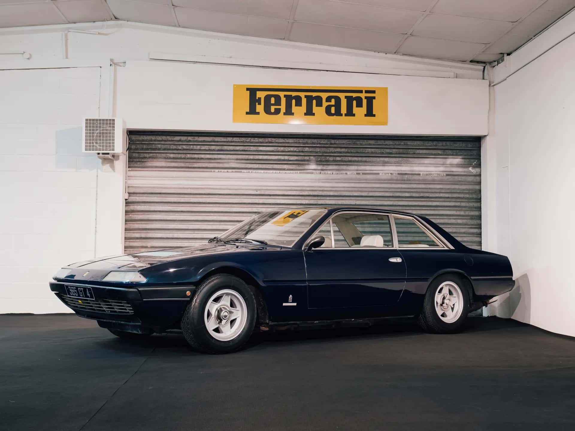 1976 Ferrari 365 GT4 2+2 sold for €55,200