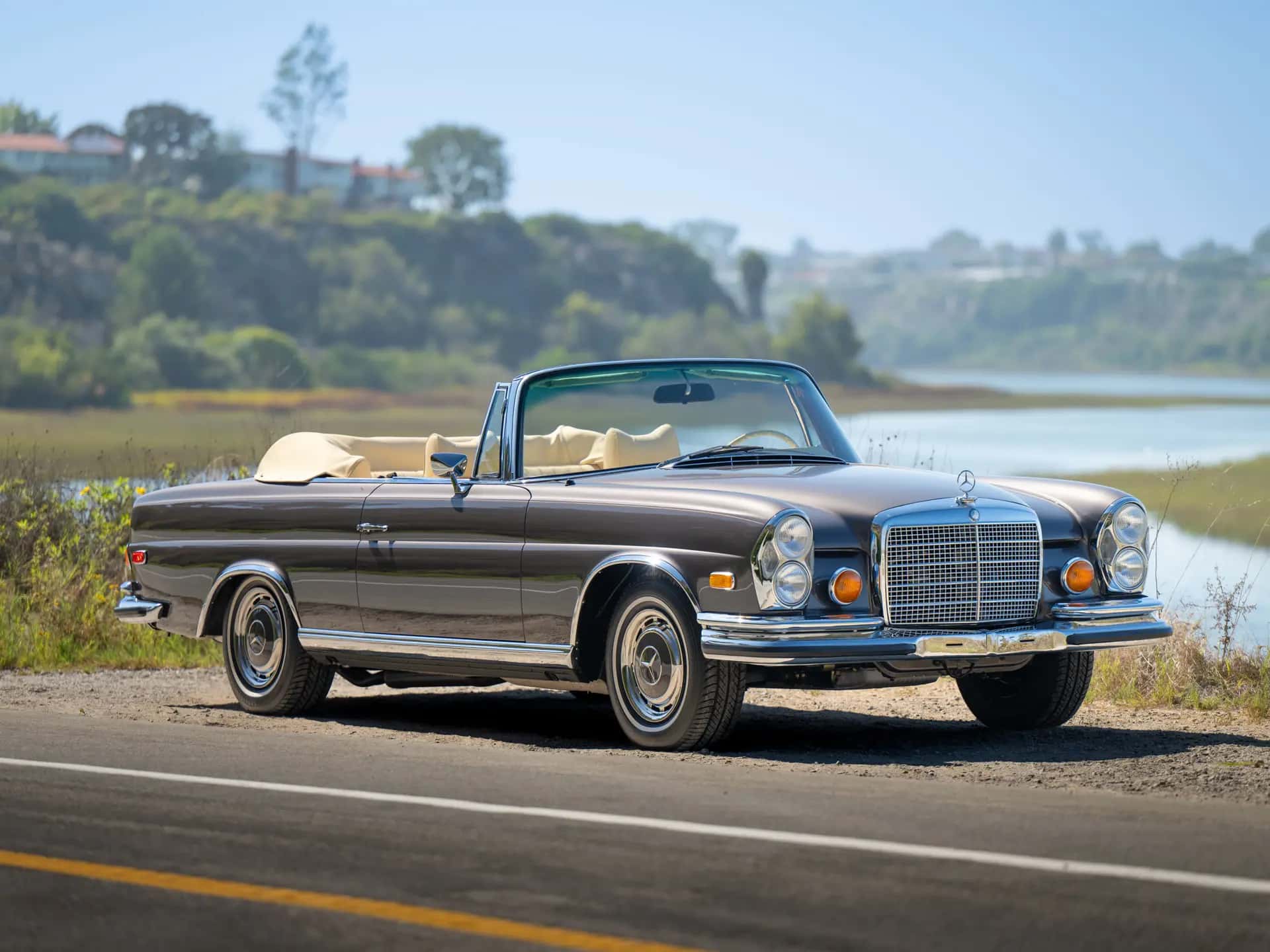 1970 Mercedes-Benz 280 SE 3.5 Cabriolet sold for $445,000