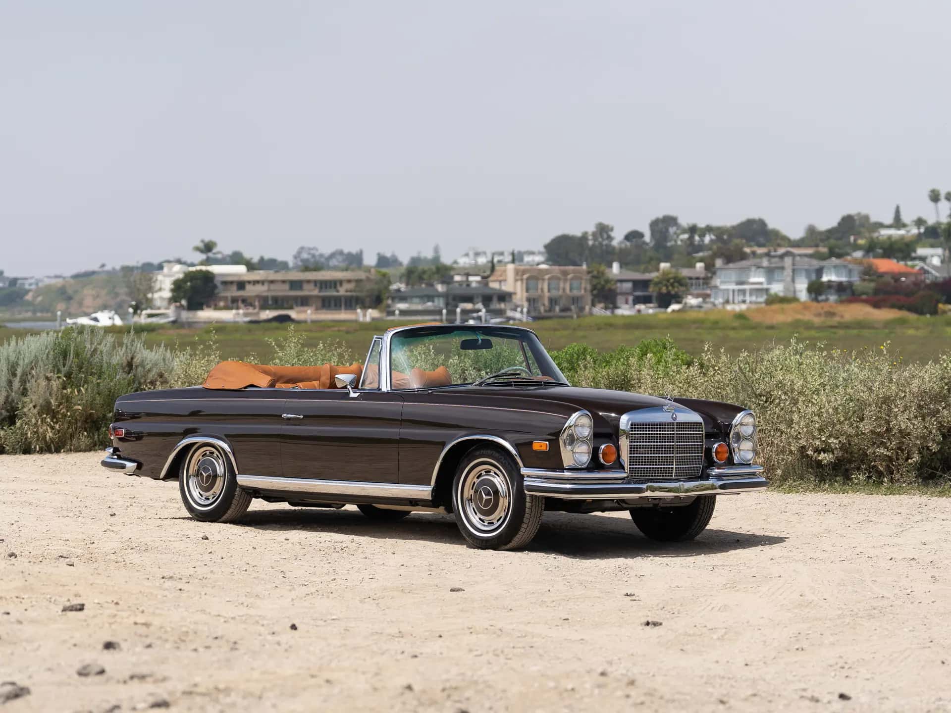 1971 Mercedes-Benz 280 SE 3.5 Cabriolet sold for $500,000