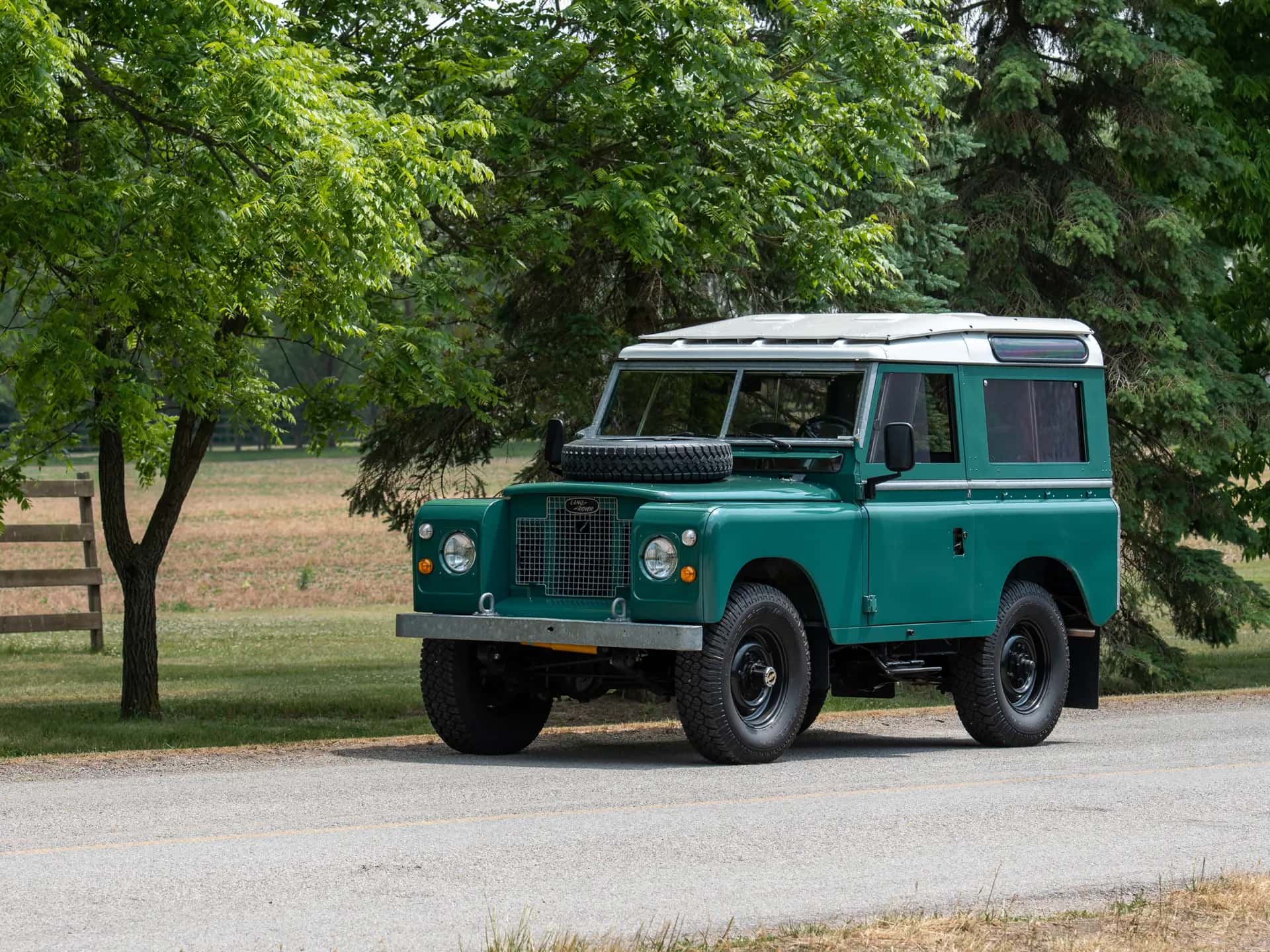 1963 Land Rover Series IIA 88 sold for $72,800
