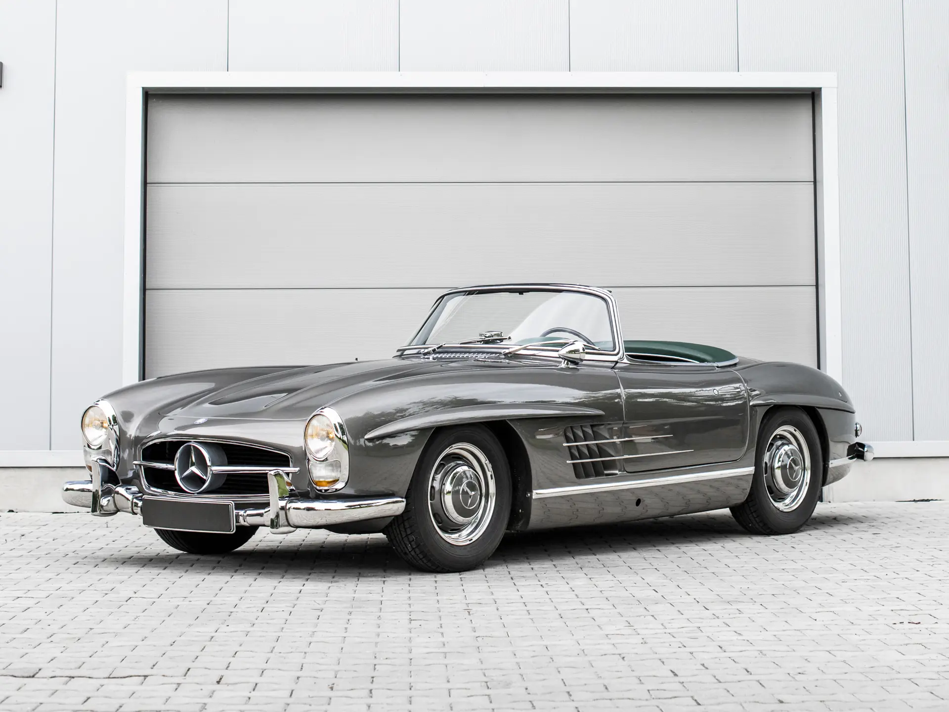 1957 Mercedes-Benz 300 SL Roadster sold for €1,017,500